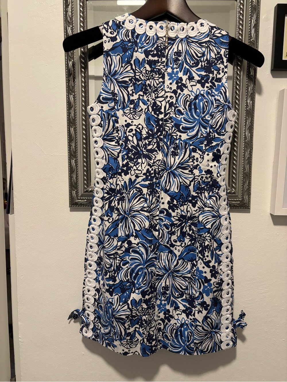 Lilly Pulitzer shift dress in blue and white with bow detail at hem. EUC. - Picture 2 of 9